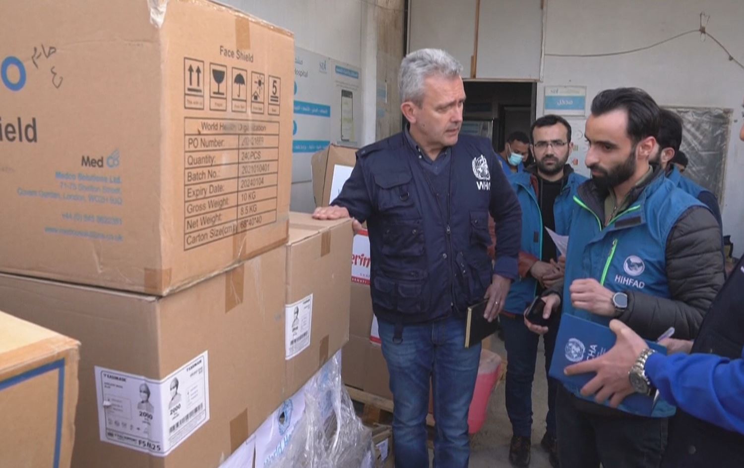 NY pêdiviyên tendirustiyê li newxeşxaneyên Idlibê belav dikin