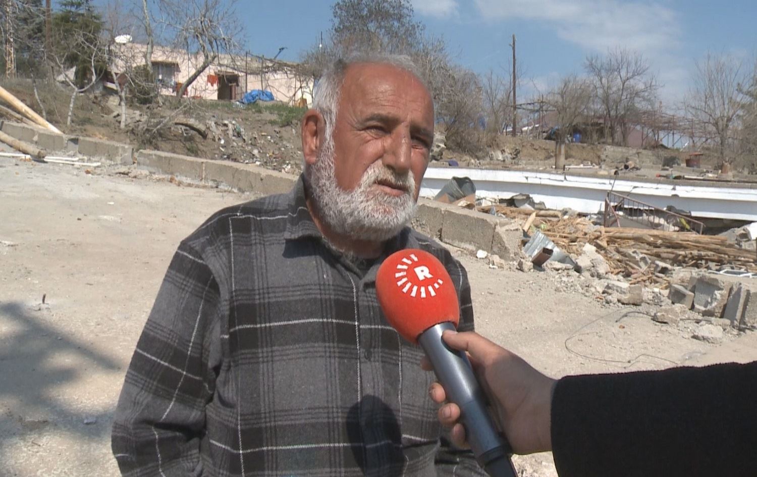 Hevjîna xwe ji bin kavilan rizgar kir lê hevjîna wî ji xemên erdhejê mir