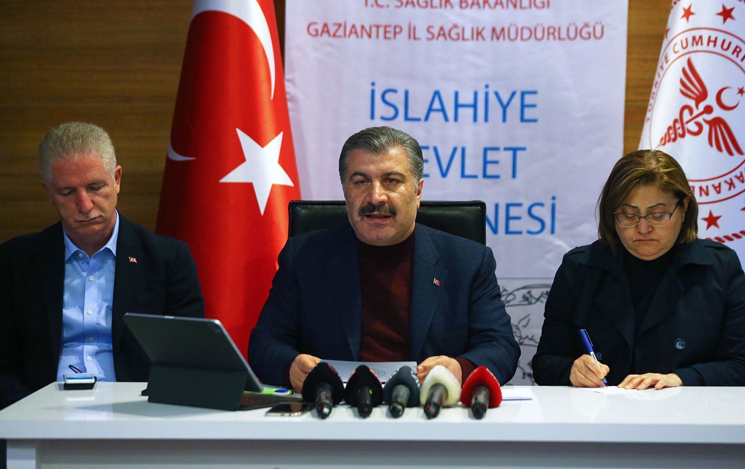 Fahrettin Koca: Di erdhejê de li Dîlokê 3897 kesan canê xwe ji dest dane