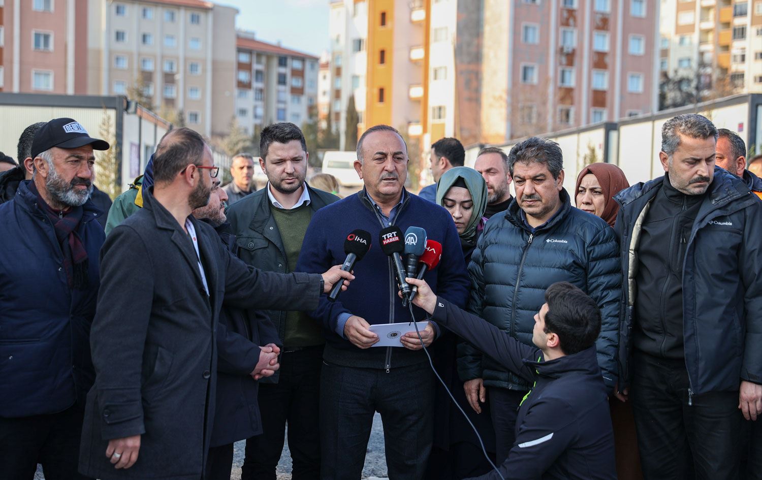 Çavuşoğlu: 90 ülkeden 10 bin 500'e yakın kişi arama kurtarma görevinde yer aldı