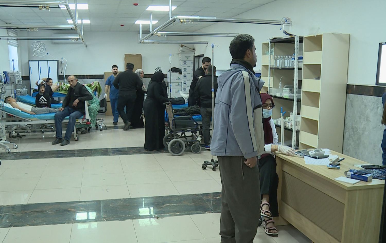 منداڵێک لە هەولێر کە سەگ برینداریکردووە: چووم خواردنیان بۆ بەرم، بەڵام پەلاماریان دام