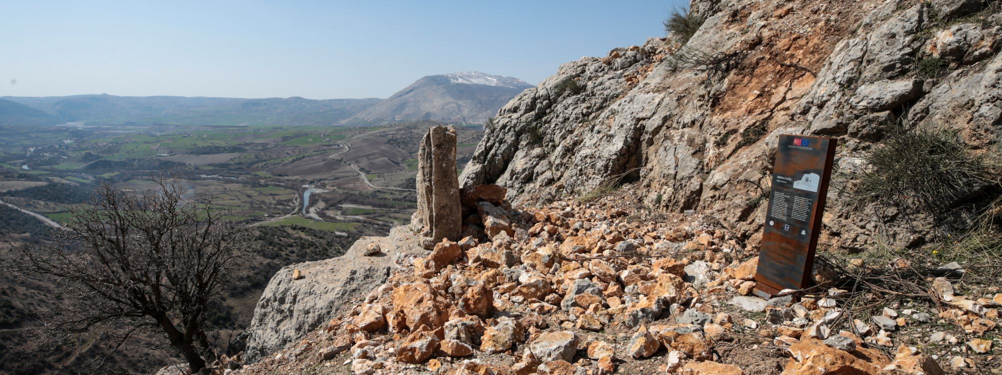 FOTO - Deprem Adıyaman'daki bazı tarihi yapılarda hasar oluşturdu