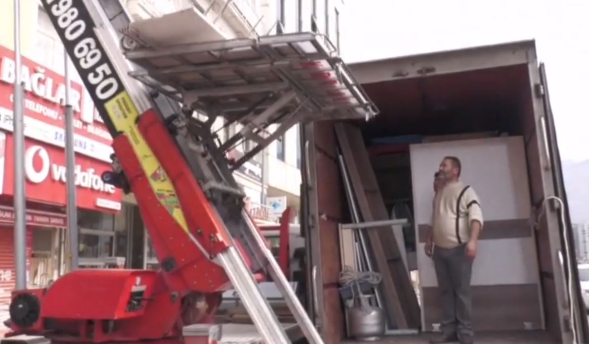 Piştî erdhejê malên zerar dîtine tên valakirin