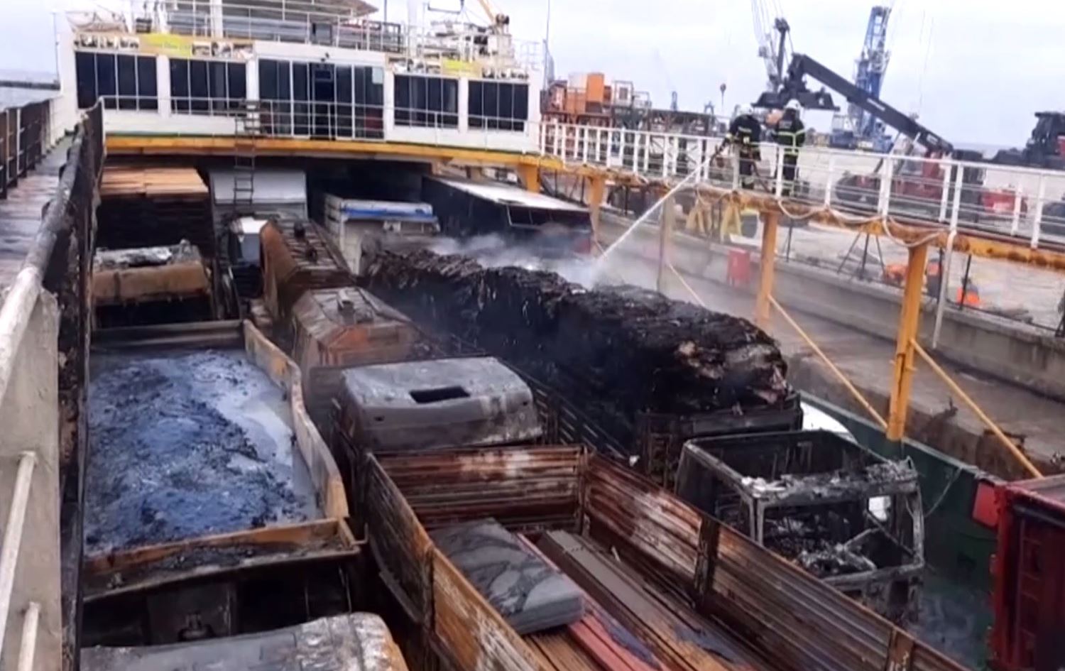 Li Tekîrdagê agir bi ferîbotekê ket 30 kes jehrî ketin gelek otomobîl şewitîn