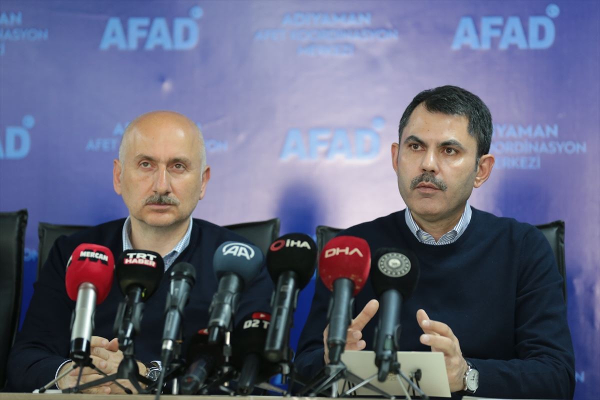 Murat Kurum: 212 bin bina yıkık, acil yıkılacak ya da ağır hasarlı