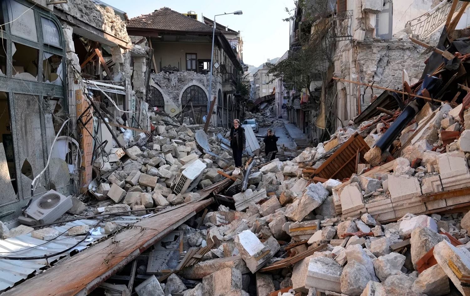 DFG: Di erdhejê de 25 rojnamevanan canê xwe ji dest dane