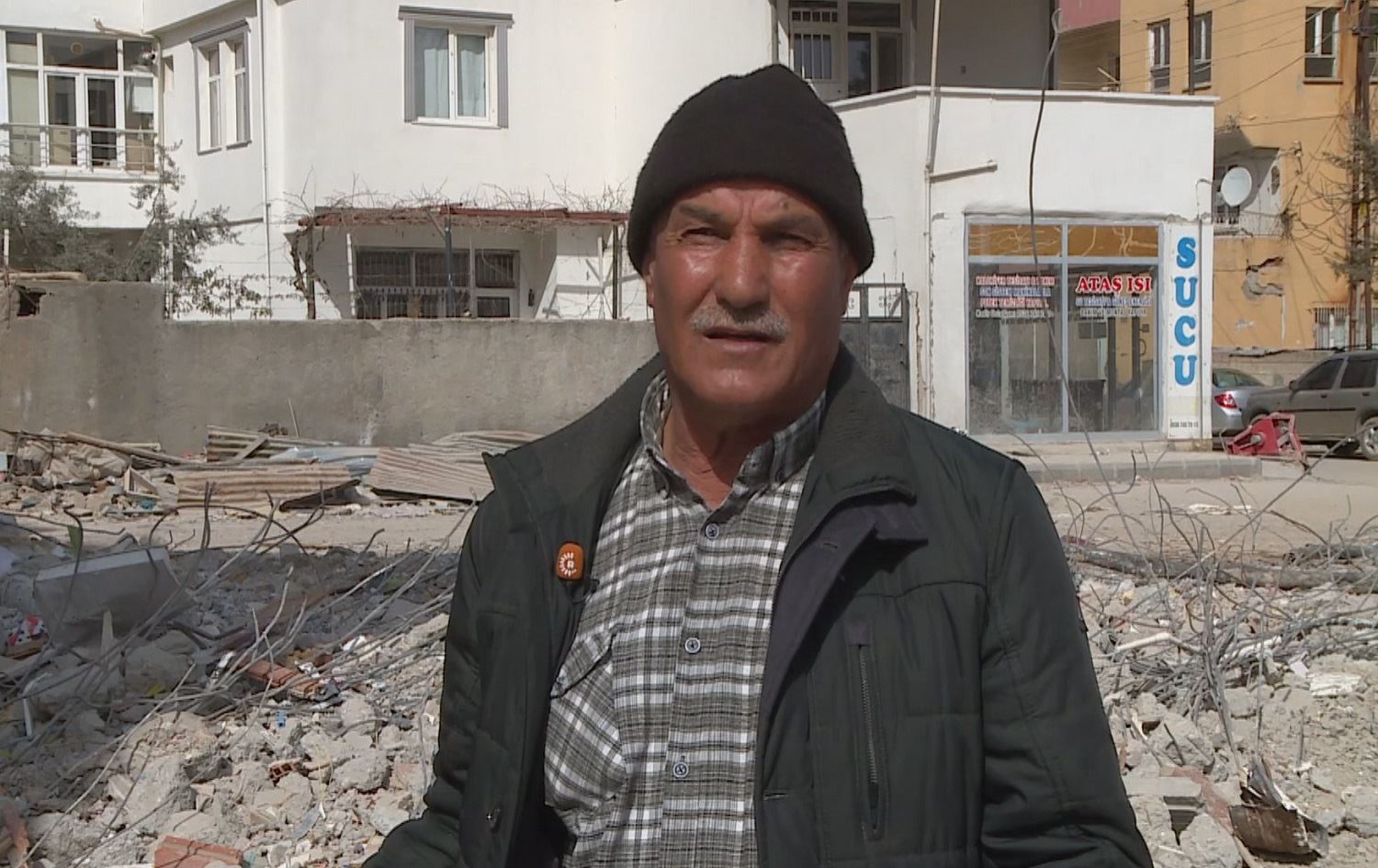 Malbateke Kobanê li Semsûrê ji ber erdhejê perîşan bûye