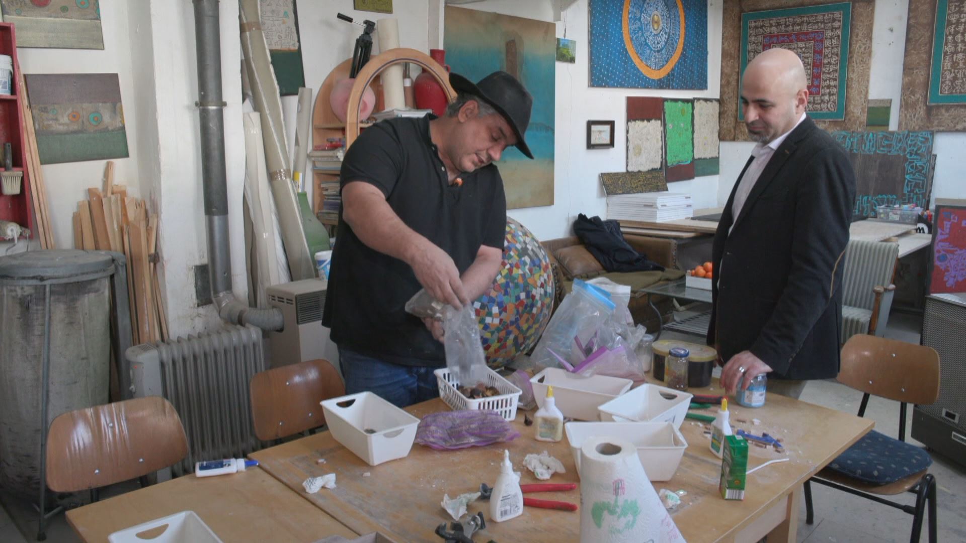 نیگارکێشێکی کورد ئەوروپییەکان بە مۆزایکەکانی سەرسام دەکات