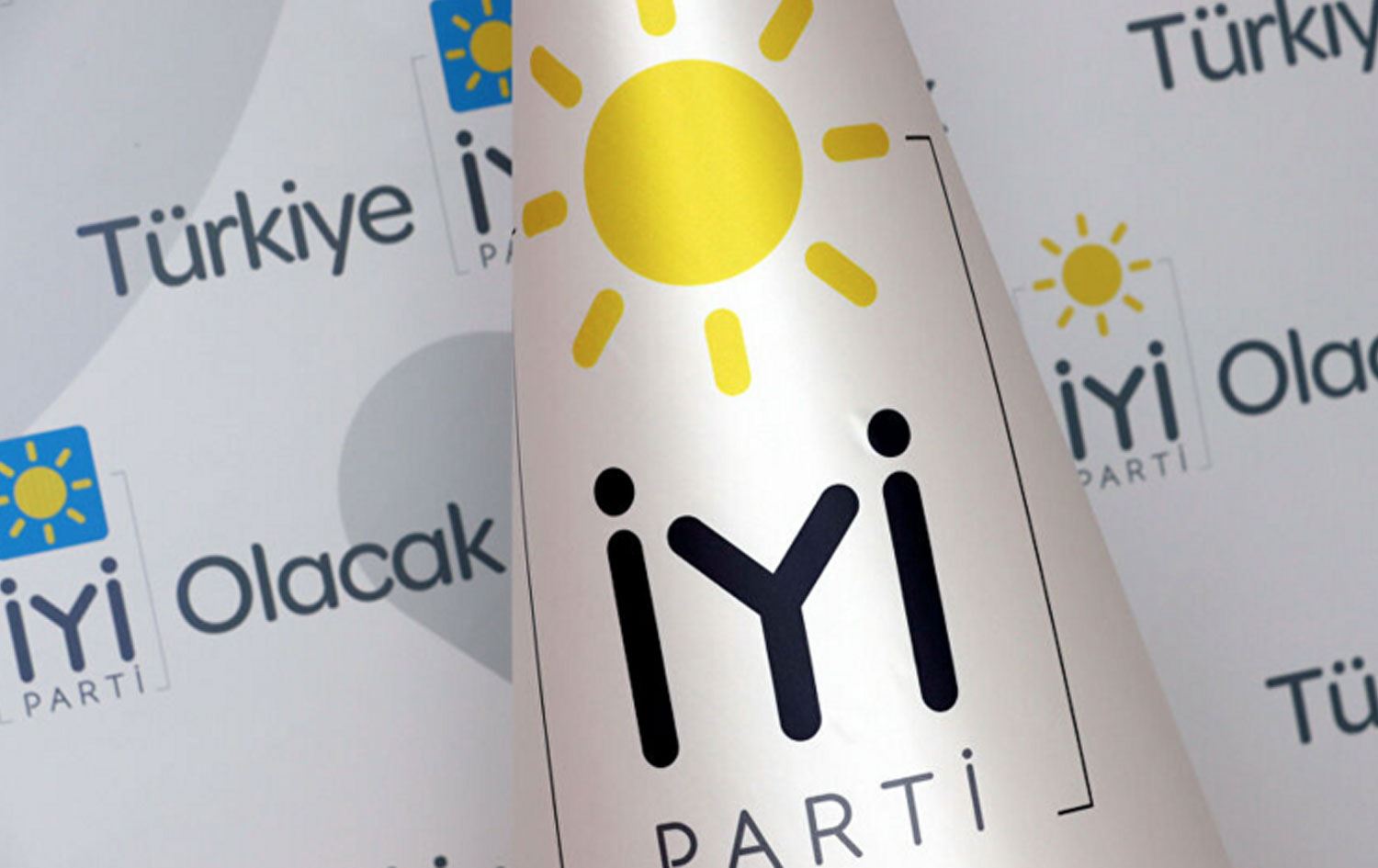 Eski devlet bakanı, İYİ Parti’den aile boyu istifa etti