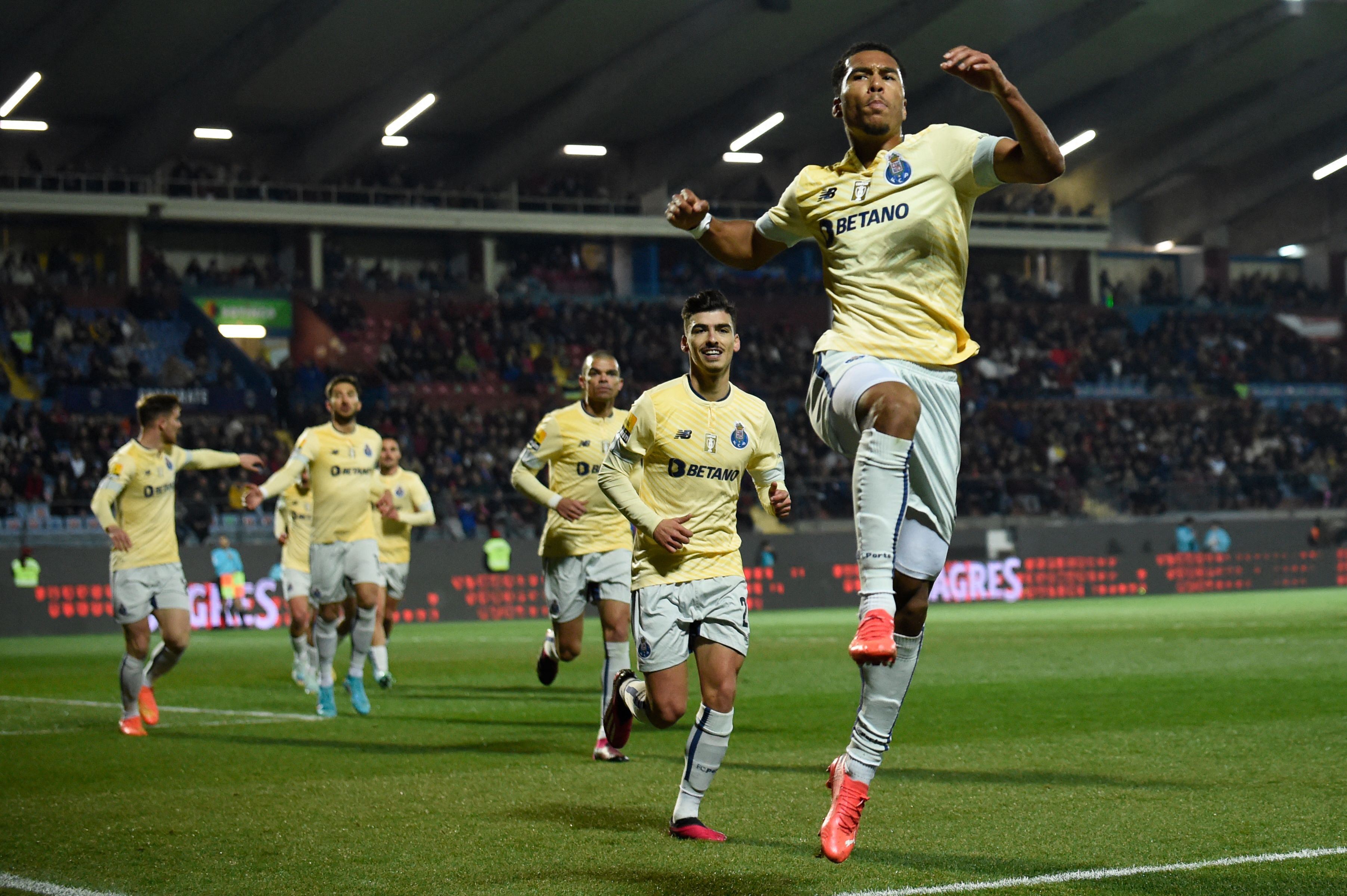 ڤیدیۆ؛ پۆرتۆ بە سوودوەرگرتن لە 2 کارتی سوور سەرکەوتنی بەدەستهێنا