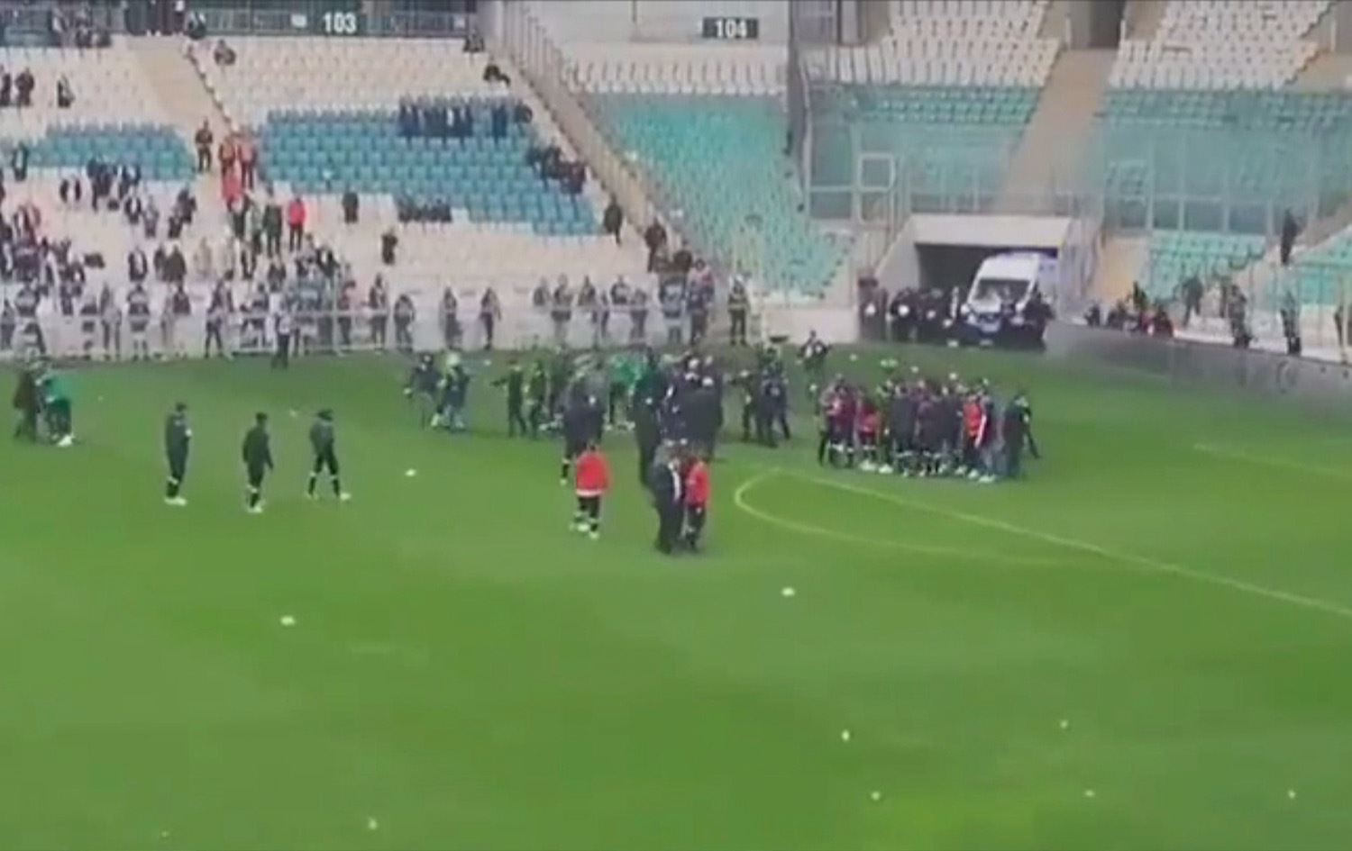 بەهۆی ئاژاوەکانی یاریی نێوان بورساسپۆر و ئامەدسپۆر حەوت کەس دەستبەسەر کران