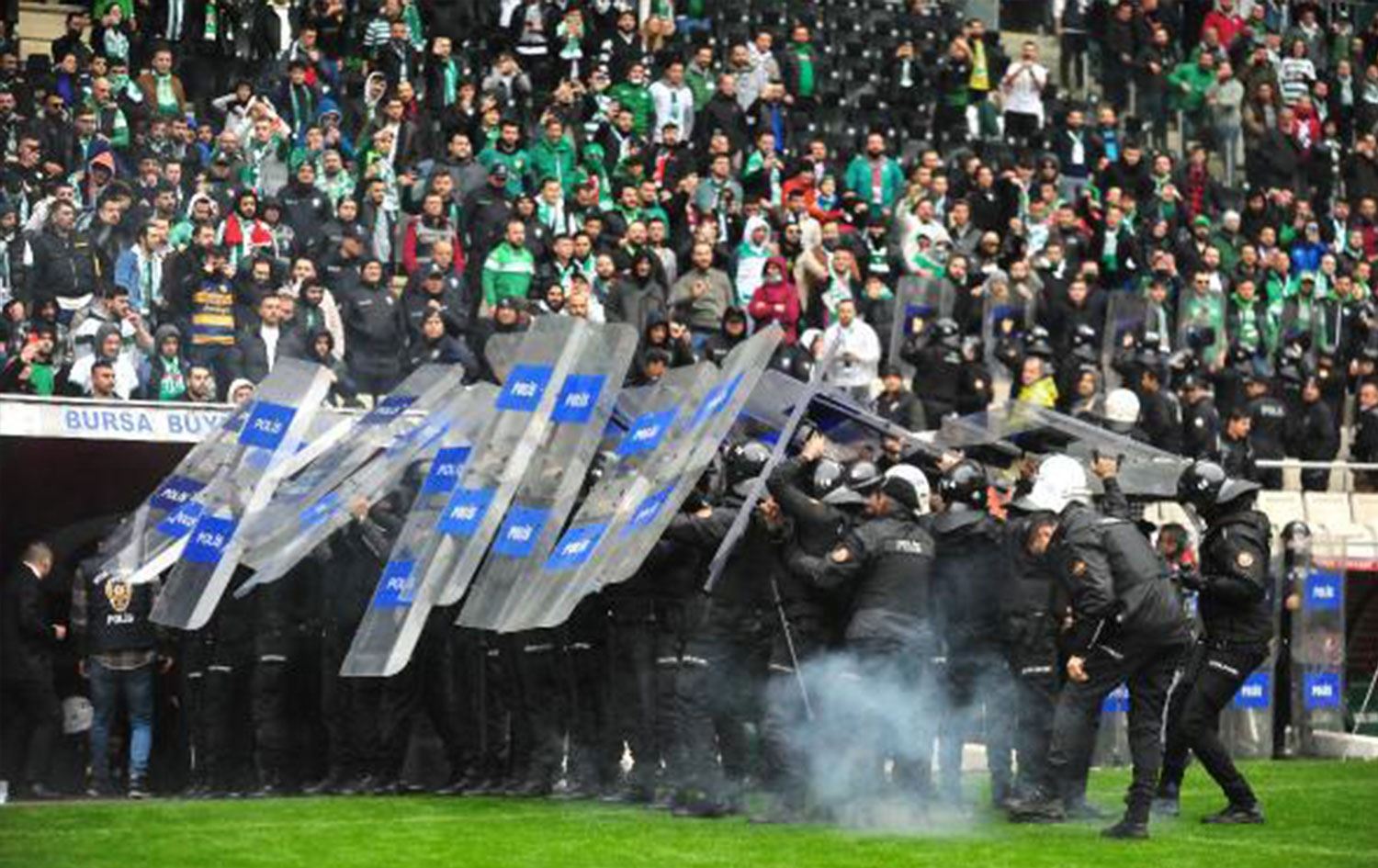 Bursaspor-Amedspor karşılaşmasına 10 gözaltı, 3 soruşturma