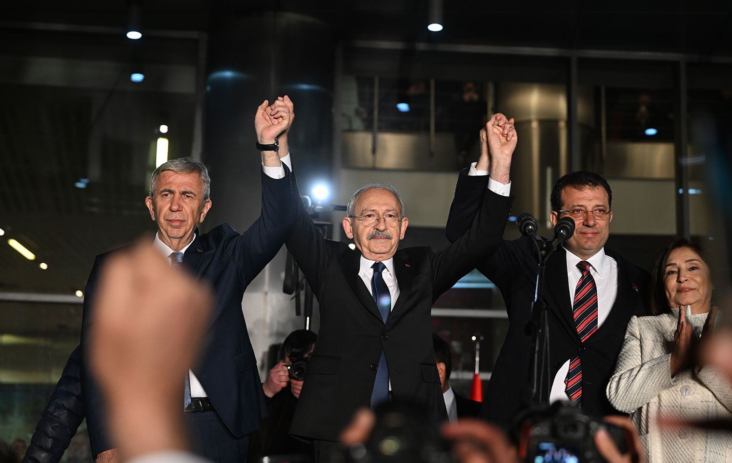 Geçiş süreci yol haritasında iki belediye başkanı ayrıntısı