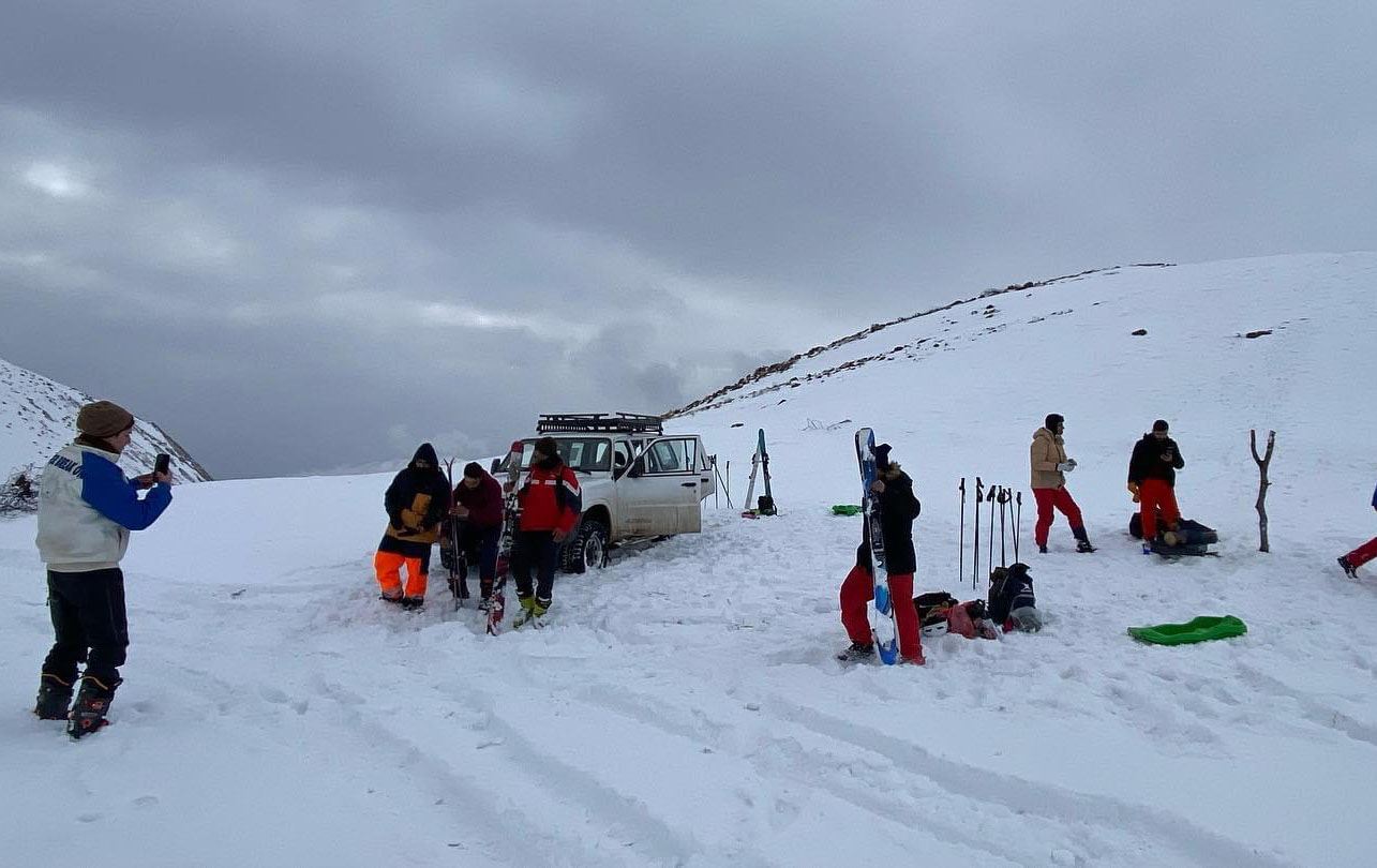 شاخەوانێکی بەریتانی لە چیای هەڵگورد هەڵدەدێرێت و دەست و قاچی دەشکێن