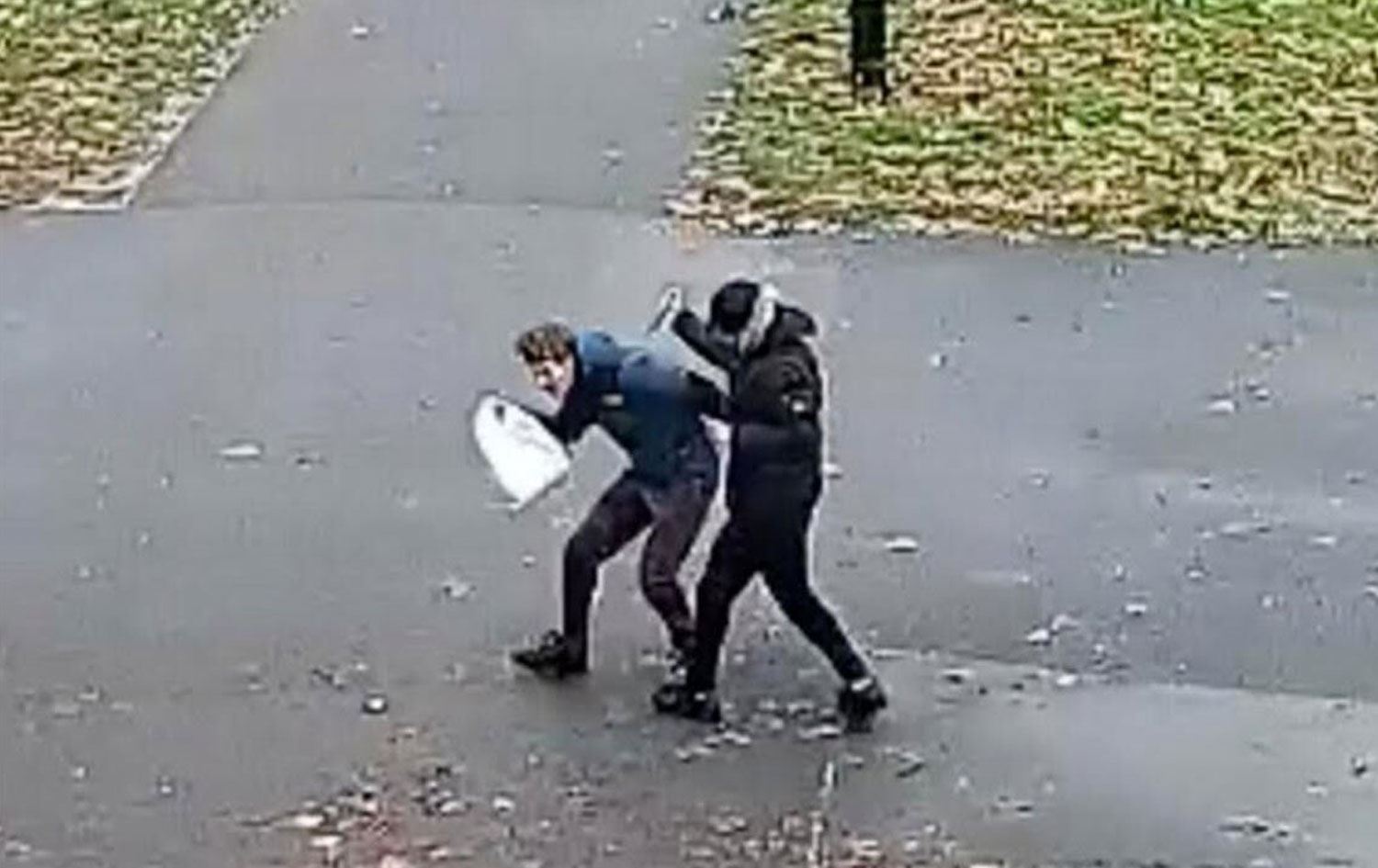 Kürt genci, ‘sınır dışı edilmek için’ İngiltere vatandaşına bıçakla saldırdı