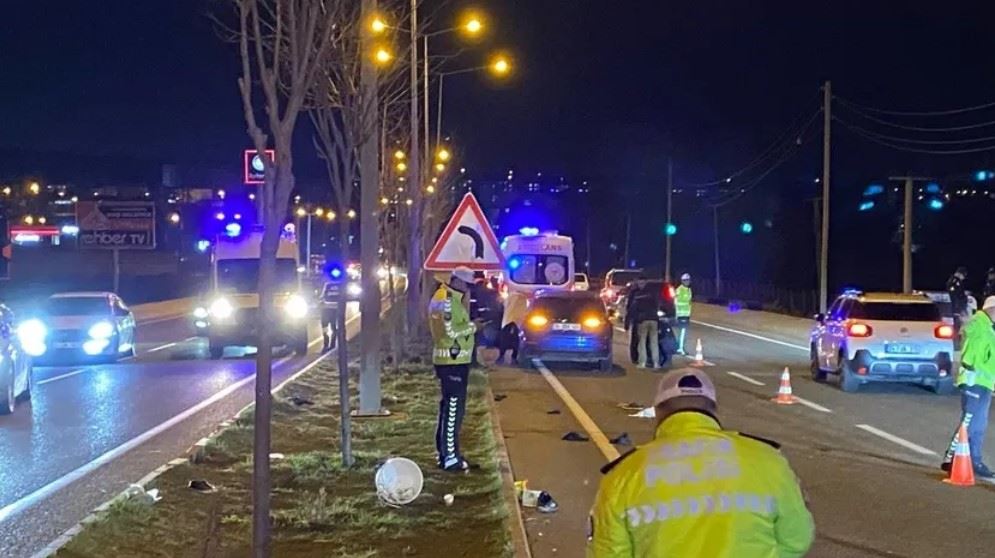 DİYARBAKIR- Otomobil, depremzedelere çarptı: 1 ölü, 1 ağır yaralı