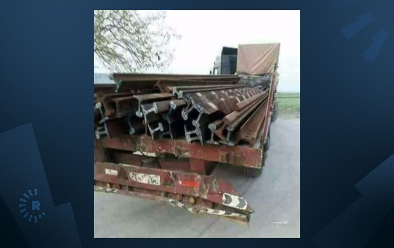 Efrîn: Grûpên çekdar hesin û stûnên pireke dîrokî vedikin û li bazarê difiroşin