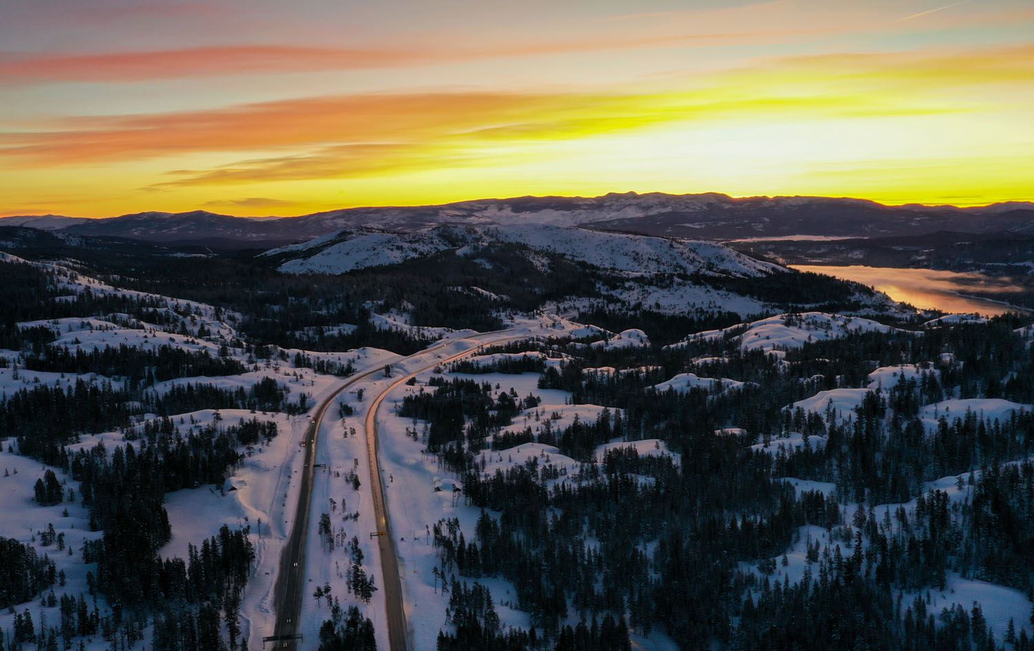 لە کالیفۆرنیا بەفر و باوبۆرانی دوای وشکەساڵی 9 هەزار کەس ناچار دەکات ماڵەکانیان چۆڵبکەن