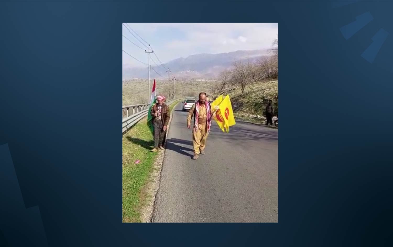 هاونیشتمانییەک بە پێ لە بەستۆرەوە دەچێتە بارزان