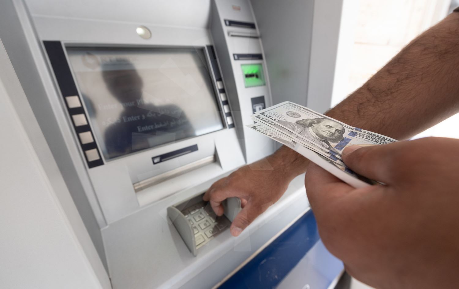 ئاڕ تی بانک: راکێشانی دۆلار لە ئامێرەکانی راکێشانی پارە ئاسایی بووەتەوە