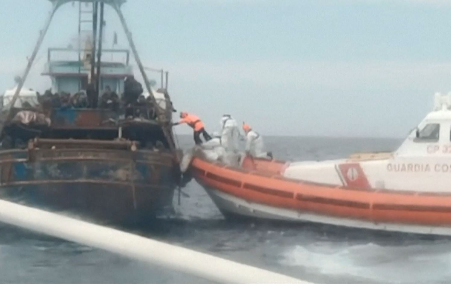 پۆلیسی دەریایی ئیتاڵیا زیاتر لە 1000 کۆچبەر رزگار دەکات