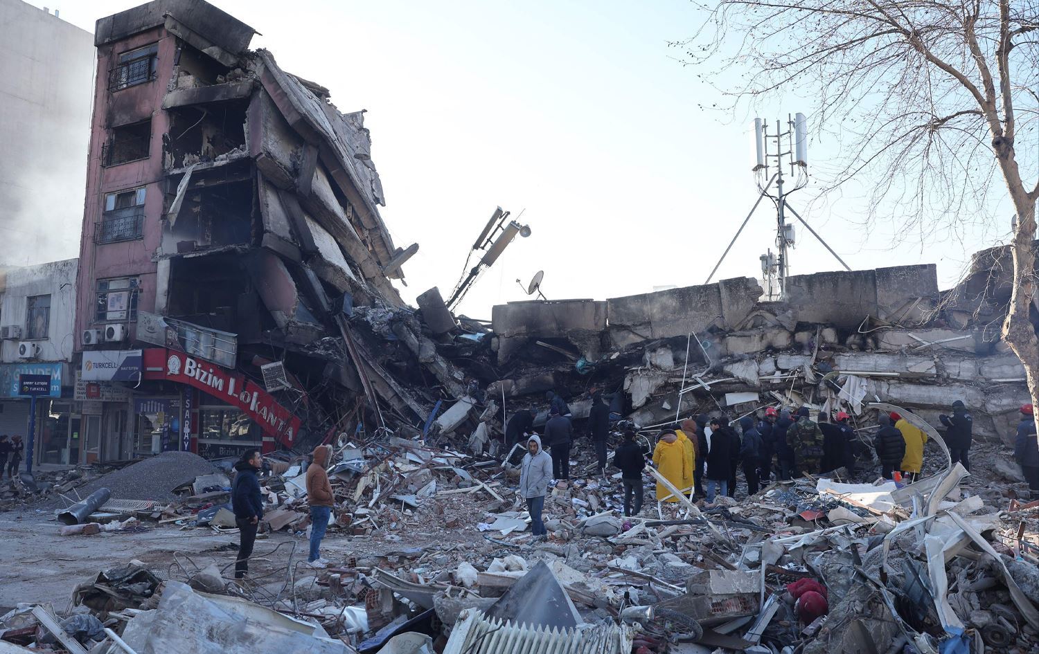 Wezîrê Navxwe yê Tirkiyê: Di erdhejê de 48 hezar û 448 kesan canê xwe ji dest dane