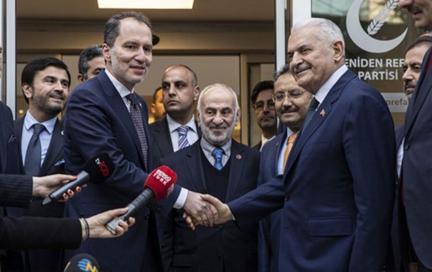 Yeniden Refah Partisi'ne AK Parti'den çifte yalanlama