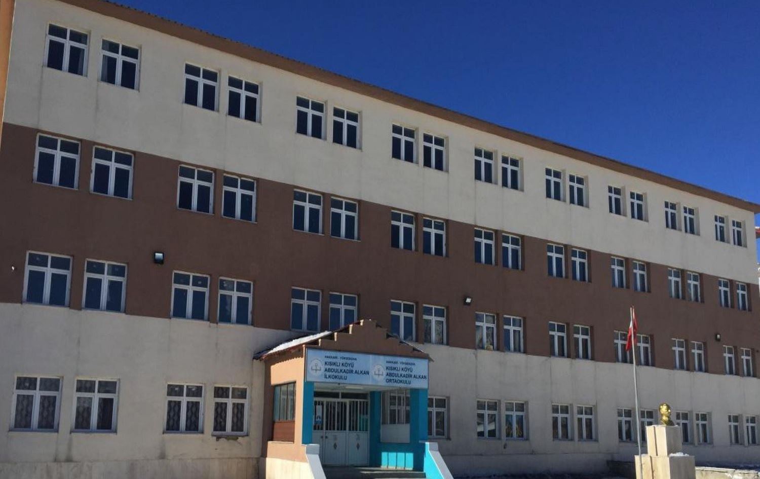 Li Geverê derdora 30 xwendekaran ji ber xwarinê bi jehrî ketin