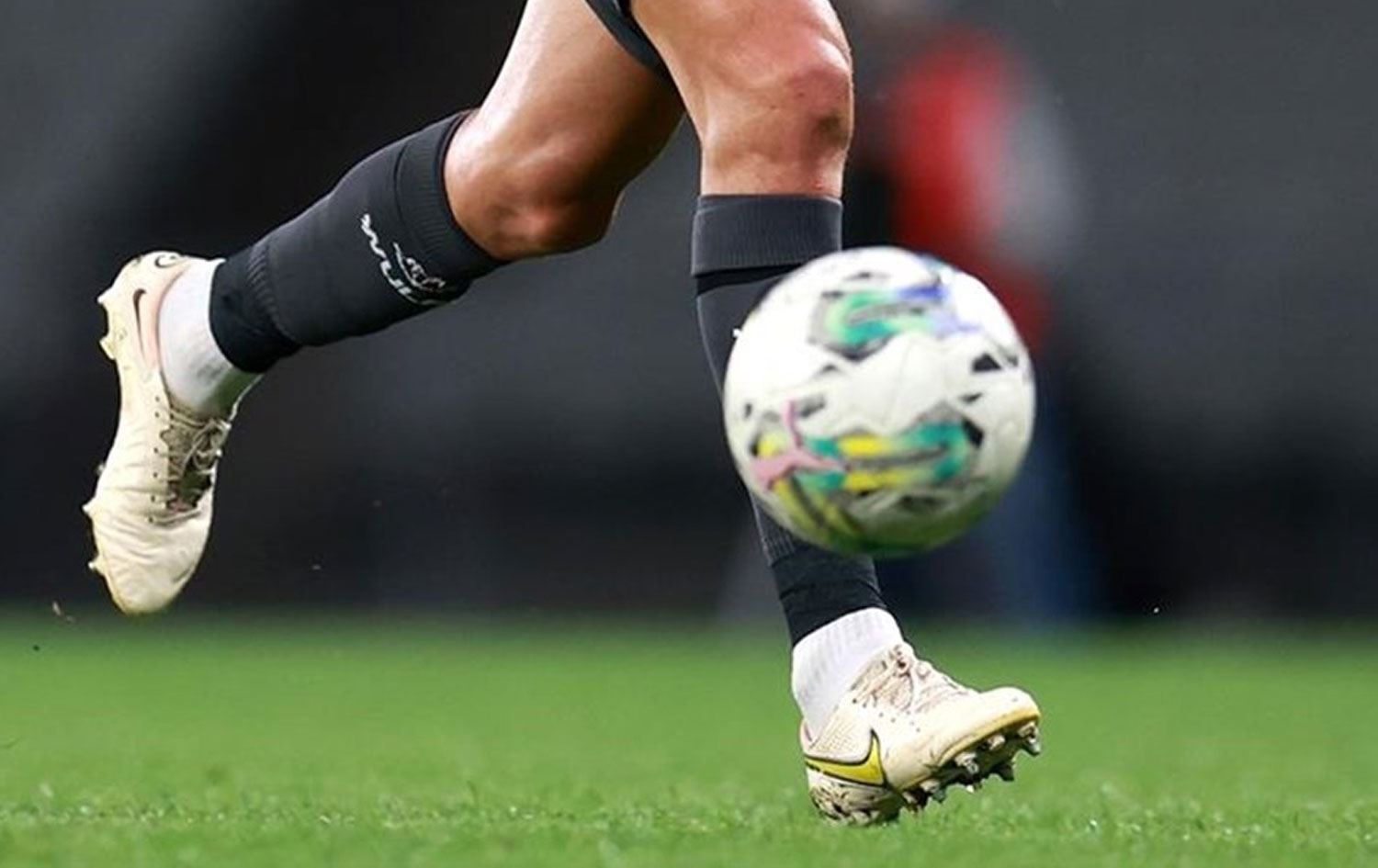 Maç sırasında yıldırım düştü, 2 futbolcu hayatını kaybetti