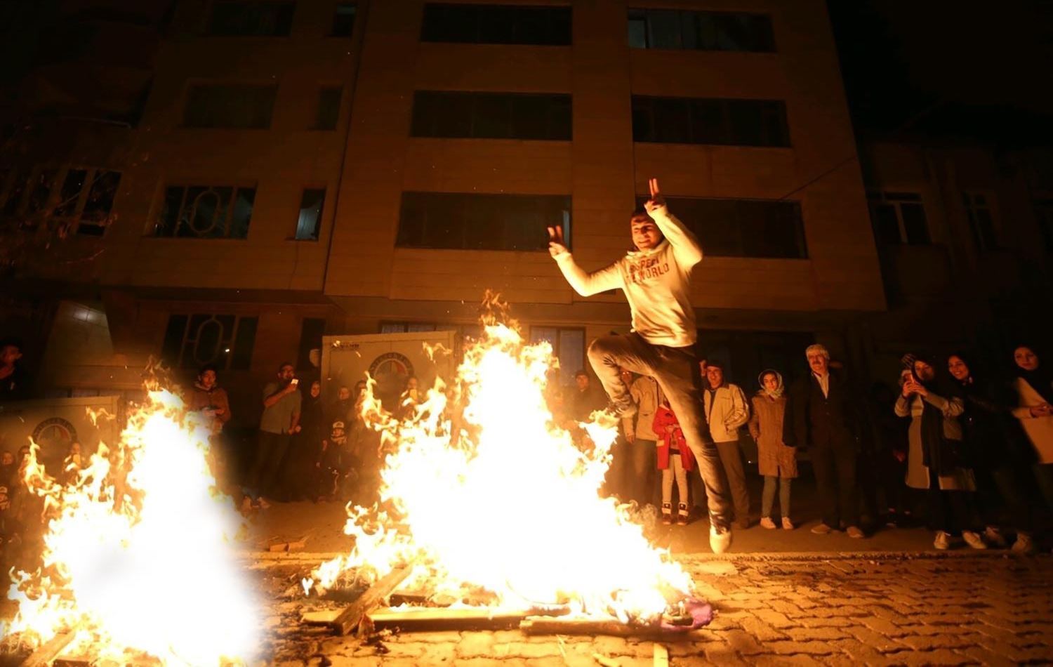 Di amadekariyên Çarşema Sor de herî kêm 14 kes mirin, 264 kes jî birîndar bûn
