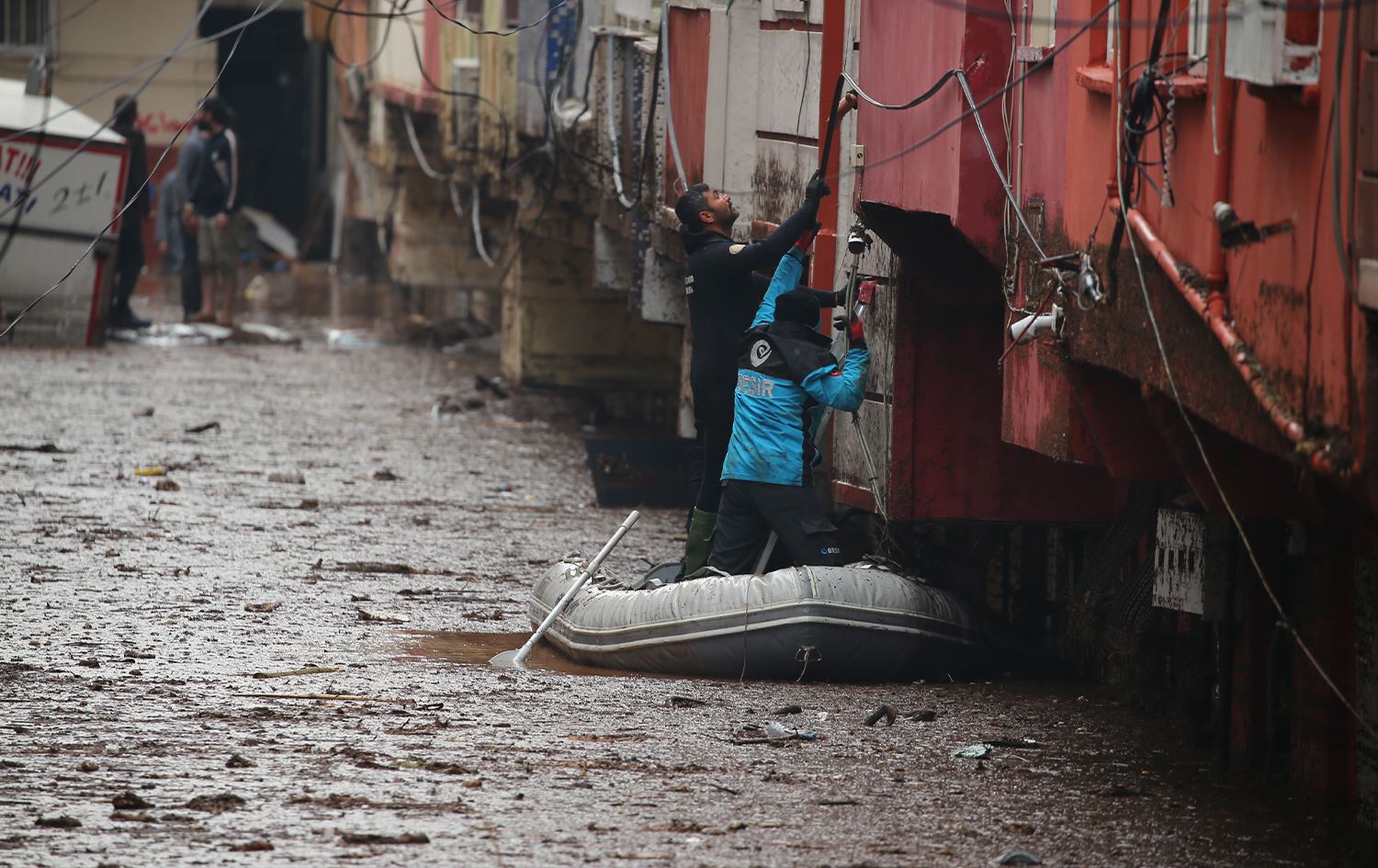 Riha: Piştî erdhejê, rabûna lehiyê rewşa xelkê bi yekcarî xirab kir