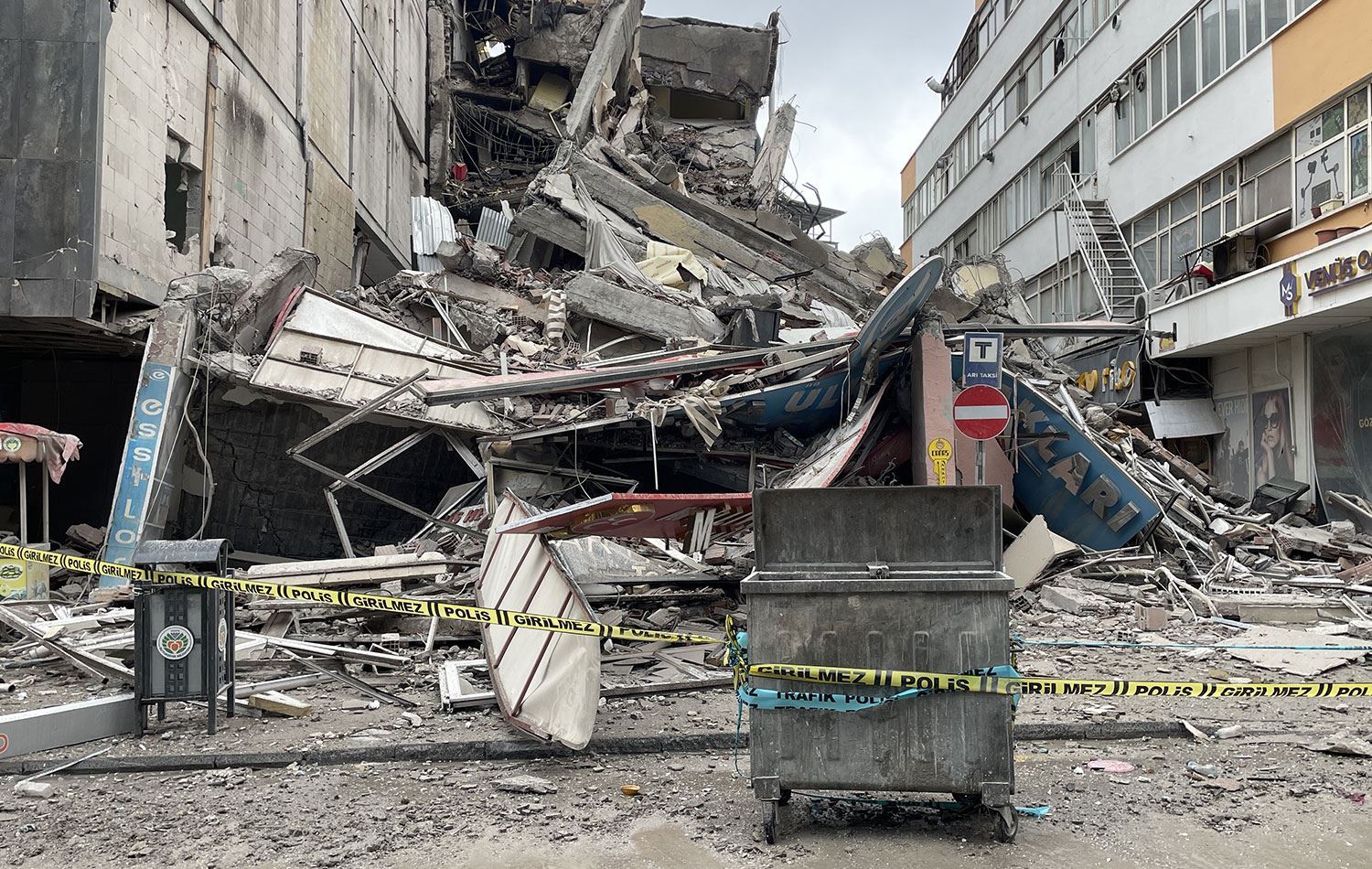 Li Meletî avahiyeke 7 qatî hilweşiya