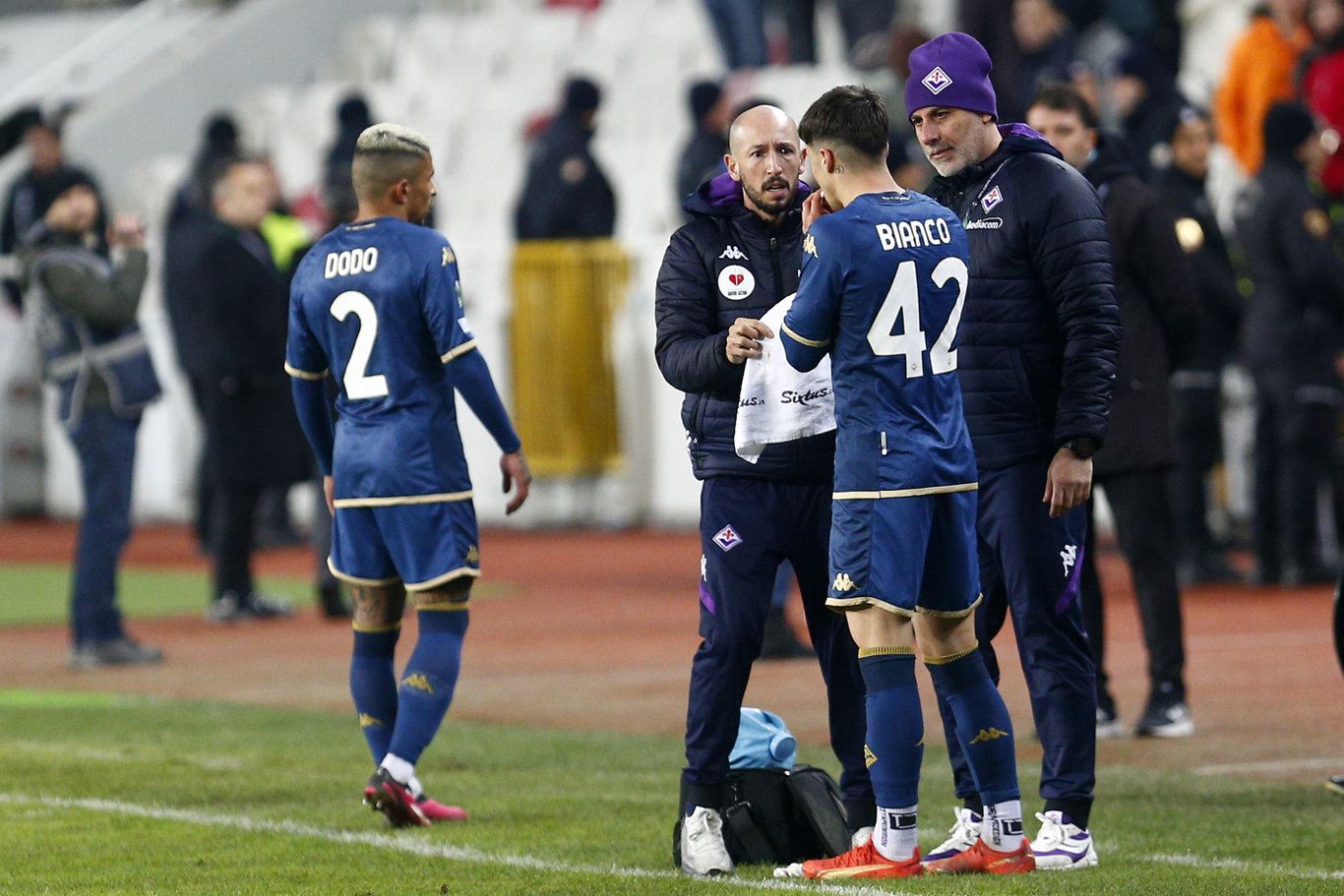 Sivas’ta sahaya giren taraftar İtalyan futbolcunun burnunu kırdı