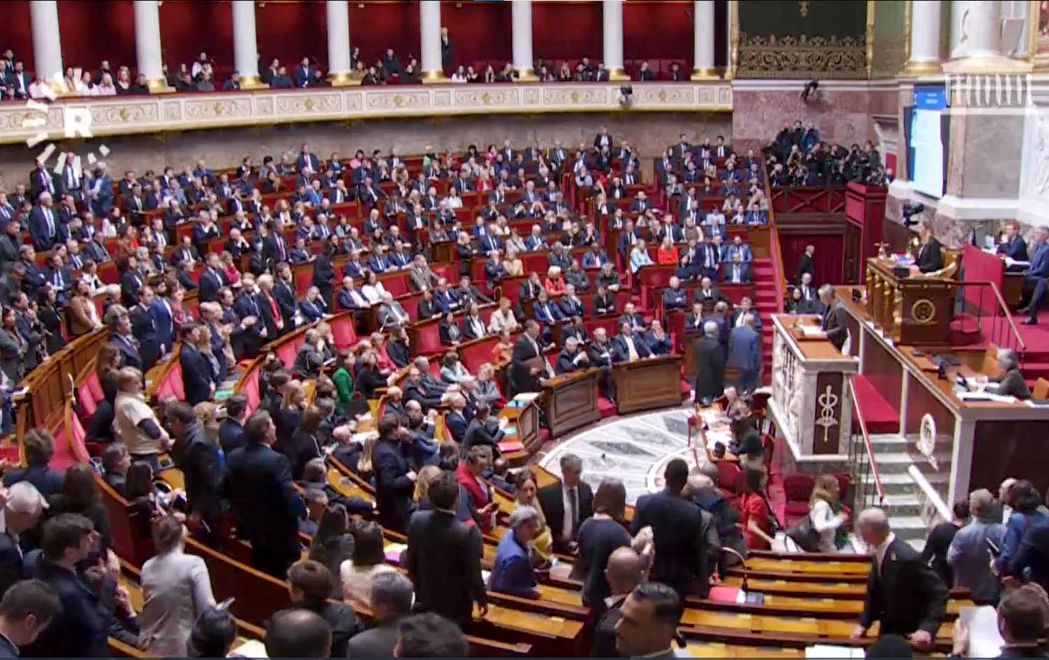 سەرۆکوەزیرانی فەرەنسا بێ گەڕانەوە بۆ ئەنجوومەنی نوێنەران پڕۆژەیاسای زیادکردنی تەمەنی خانەنشینی پەسند کرد