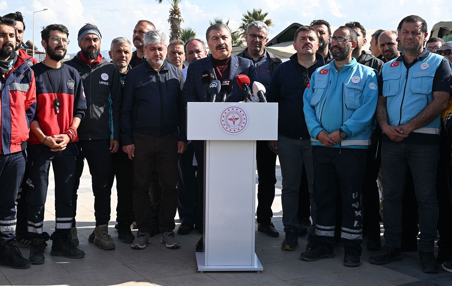 Bakan Koca kaç depremzedenin hastanelerde yattığını açıkladı