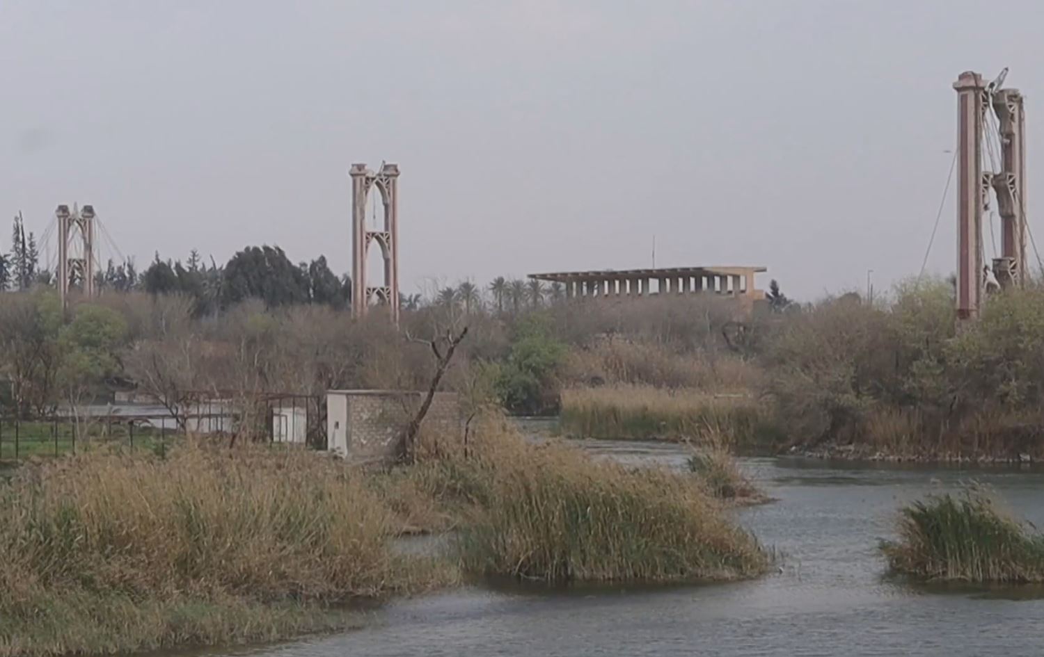 Li Dêre Zorê ji ber şerê navxwe pirên li ser Çemê Feratê têk çûne