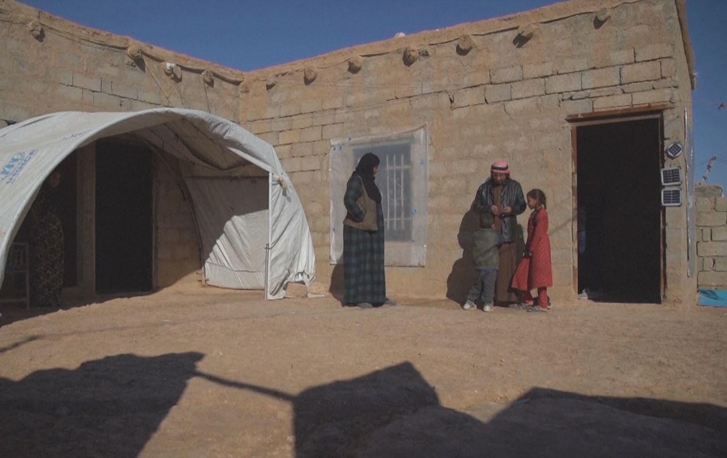 Iraqê çend endamê malbatên DAIŞê ji Kampa Holê vegerandin