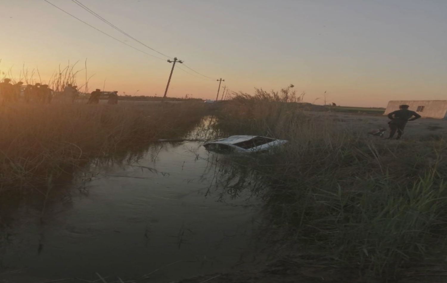 ئۆتۆمبێلێک لە واست دەکەوێتە کەناڵێکی ئاودێریەوە و هەشت کەس گیان لەدەست دەدەن