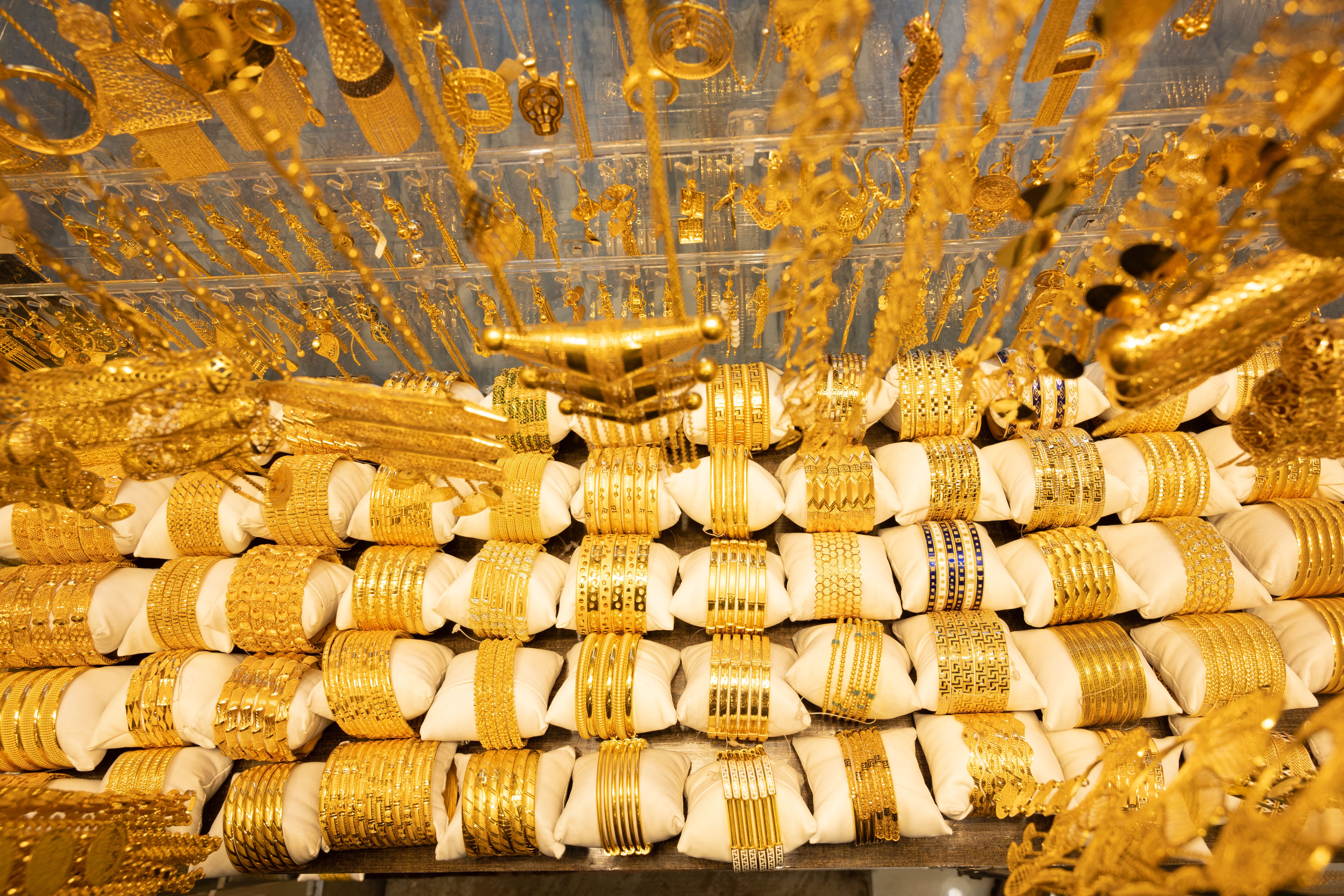 لە یەک رۆژدا نرخی زێڕ 15 هەزار دینار بەزربووەتەوە