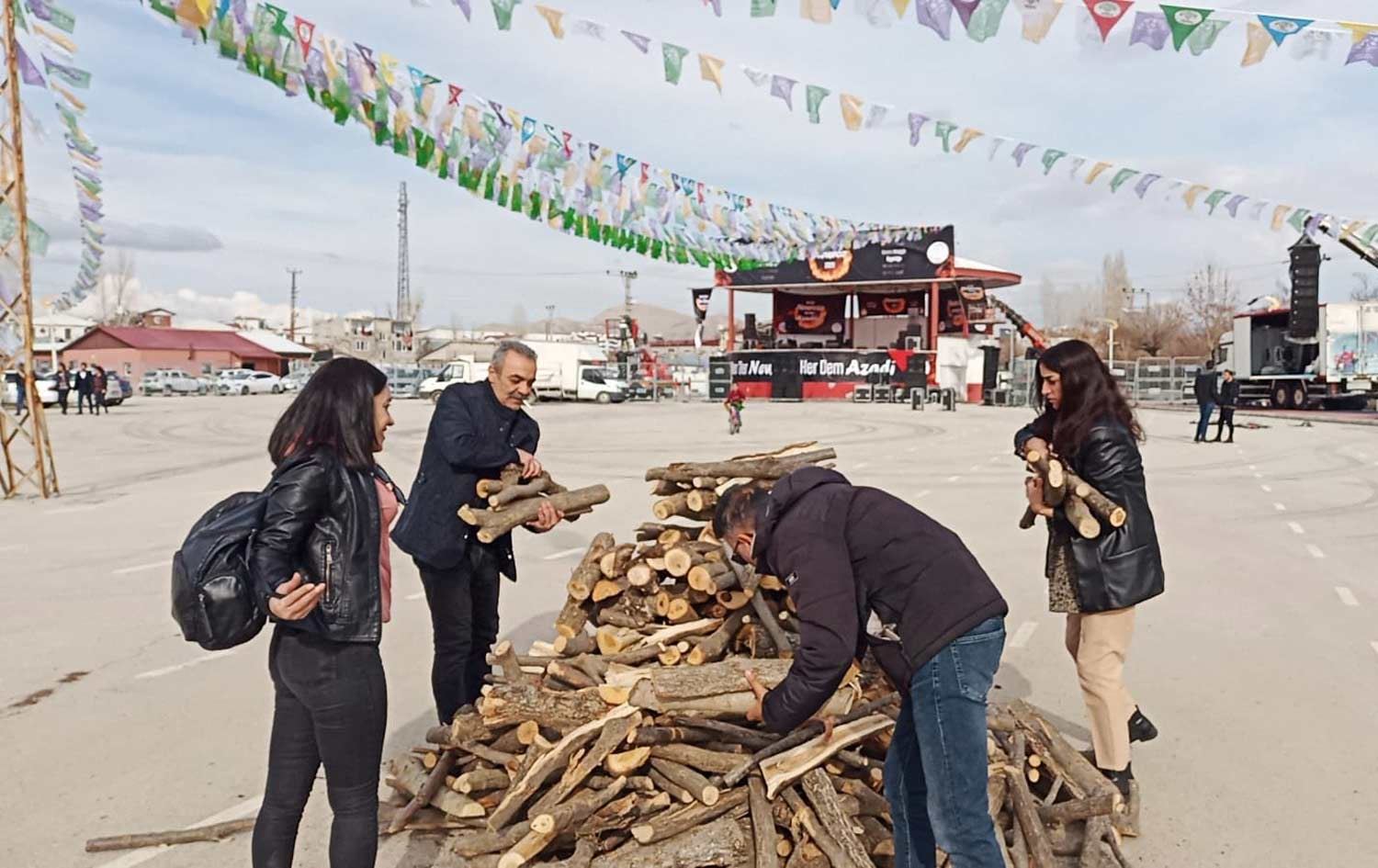 ئەمڕۆ لە وان و ئیستەنبووڵ میتینگی نەورۆز ساز دەکرێ