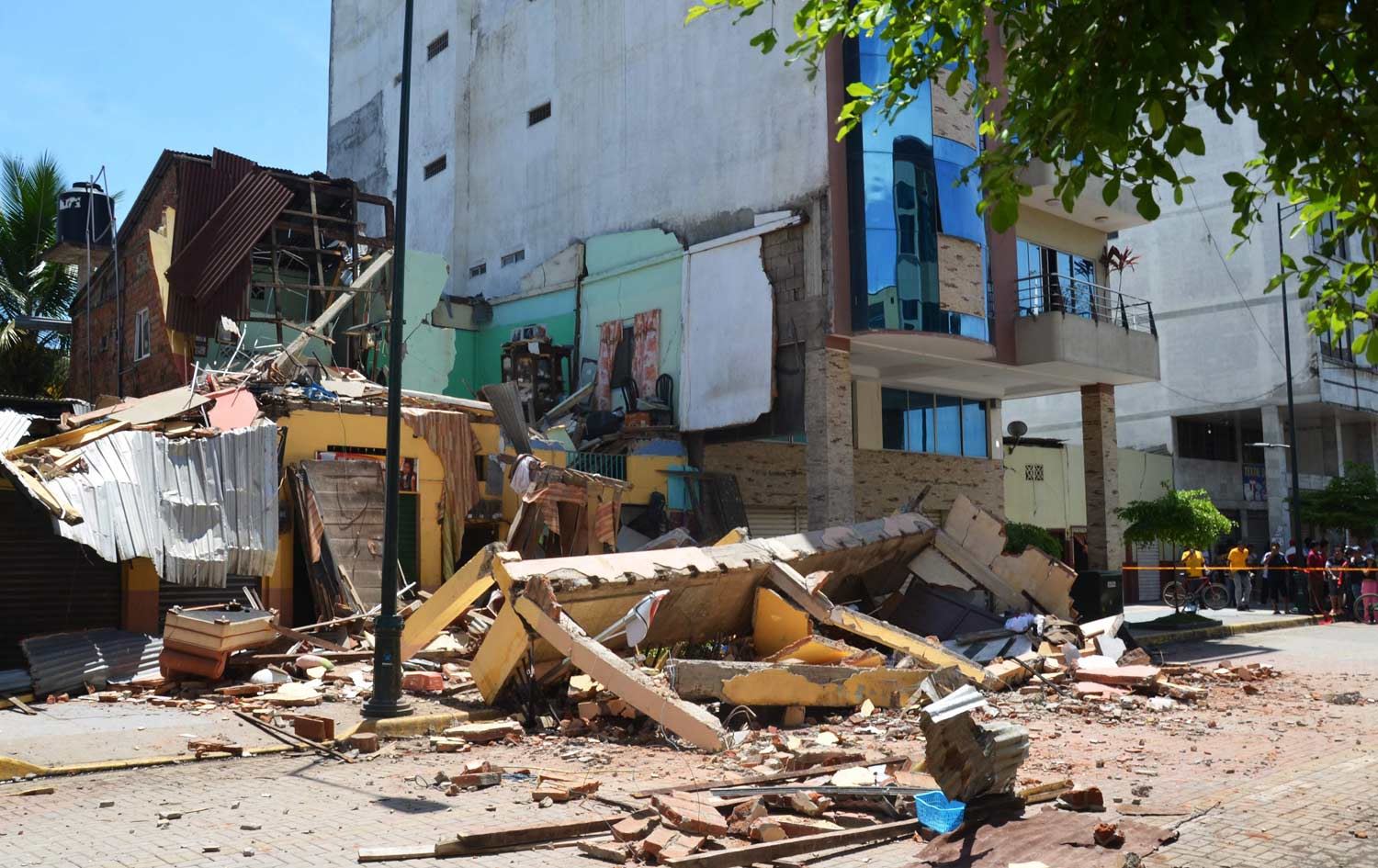 14 کەس بەهۆی بوومەلەرزەکەی ئیکوادۆر گیانیانلەدەستدا