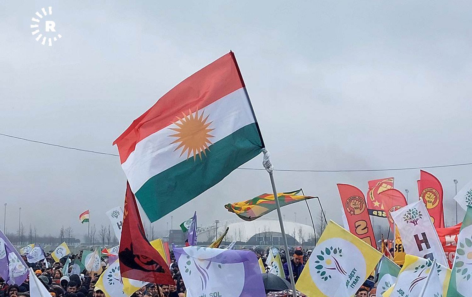 شەکاندنەوەی ئاڵای کوردستان لە ئاهەنگی نەورۆزی ئیستەنبووڵ کاردانەوەی بەدواداهات