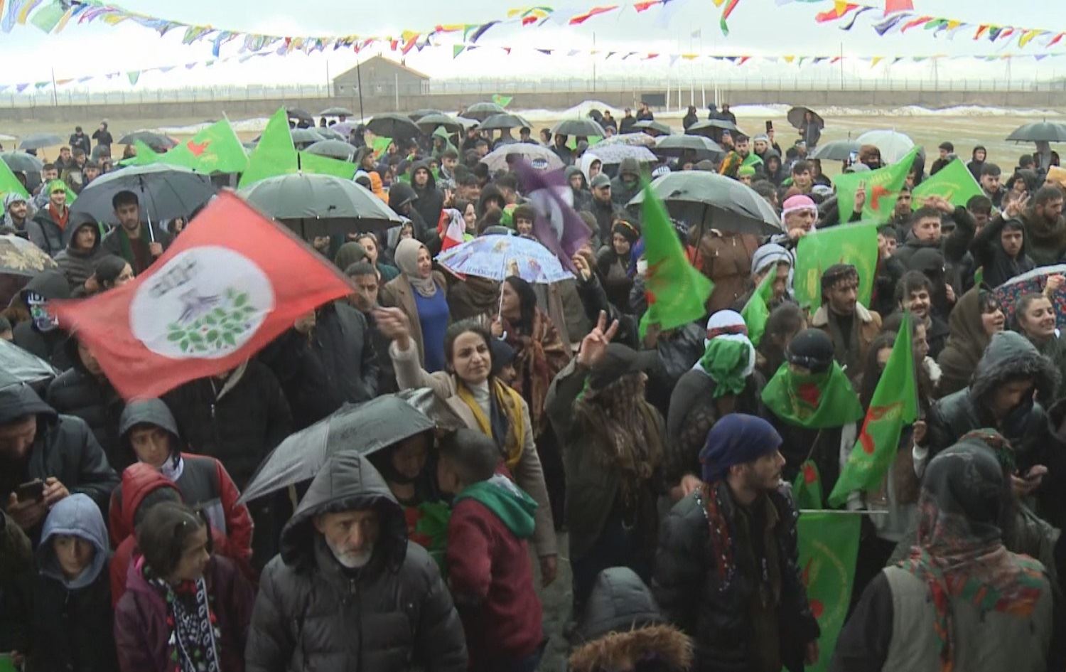 Di Newroza Geverê de bend û zêmarî ji bo rihê qurbaniyên erdehejê hatin bexşîn