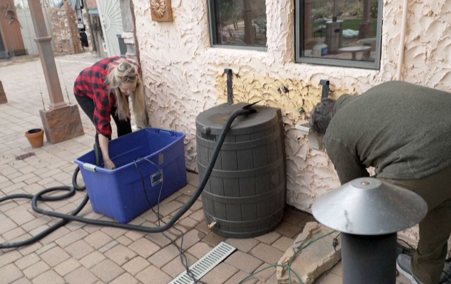 وشکەساڵی تەنگ بە خەڵكی رۆژئاوای ئەمریکا هەڵدەچنێت؛ 'مانگانە 1000 دۆلار بۆ کڕینی ئاو خەرج دەکەین'