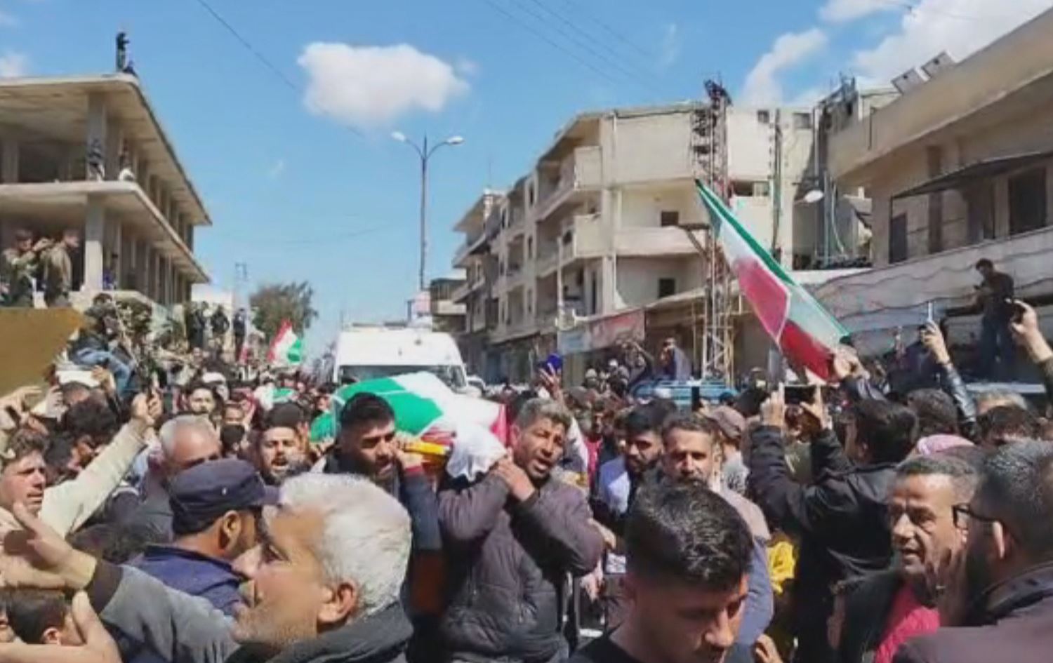 Li Cindirisê dijî kuştina 4 welatiyên Kurd xwepêşandaneke berfireh birêve çû