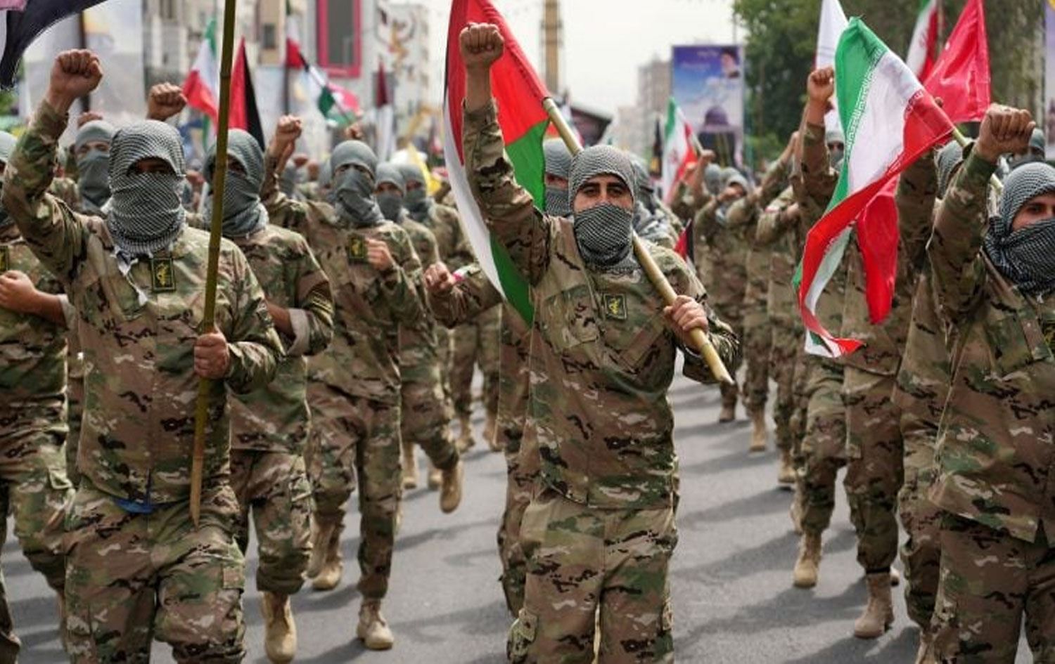 Koalisyon saldırılarında Suriye askerleri de dahil 16 kişi öldü