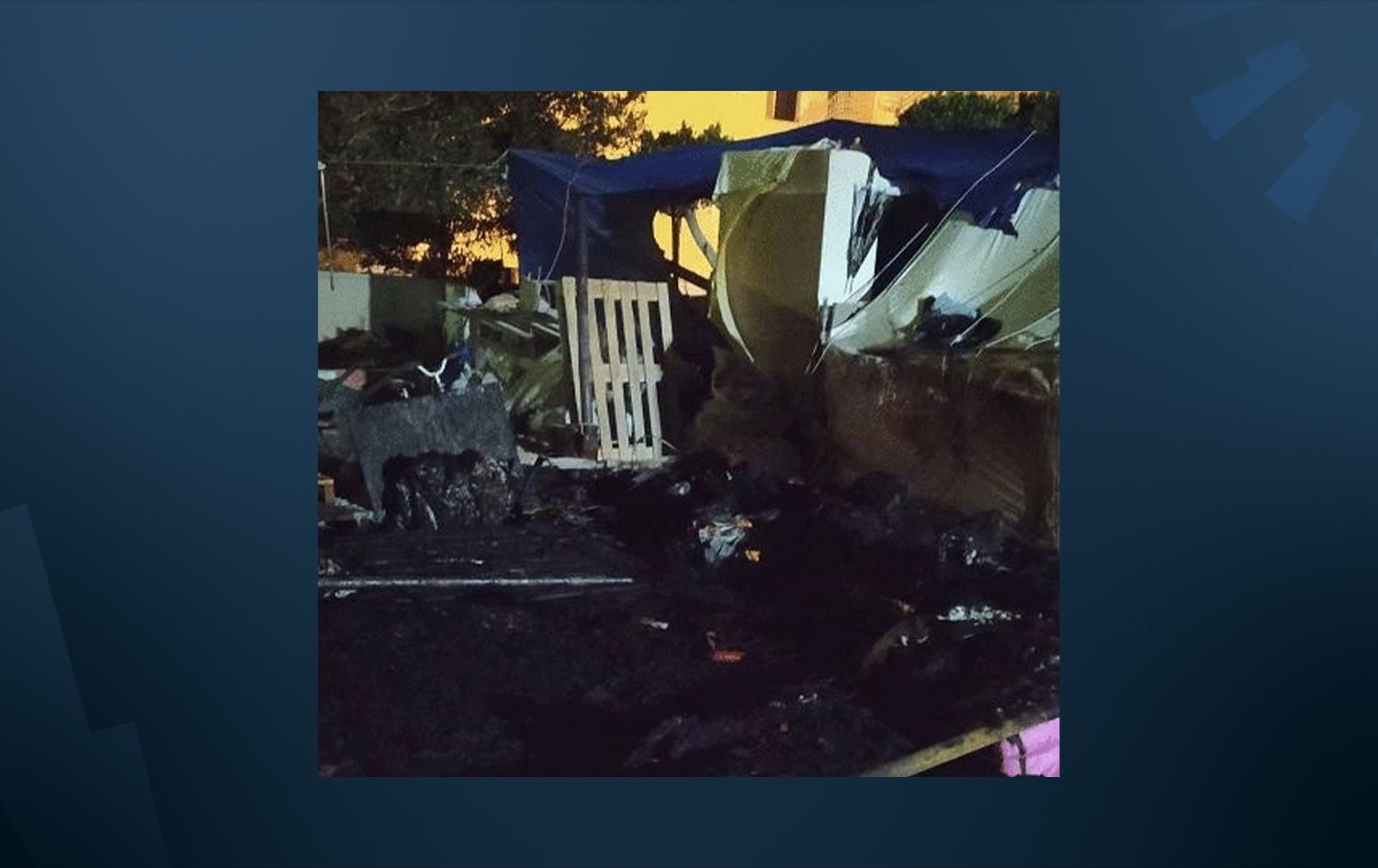 Agir bi çadira mexdûrên erdhejê ket: 3 xwîşk û bira birîndar bûn