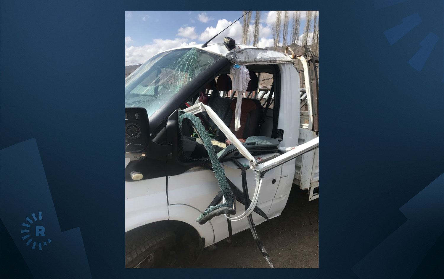 KARS - Tarlaya devrilen kamyonun şoförü yaşamını yitirdi