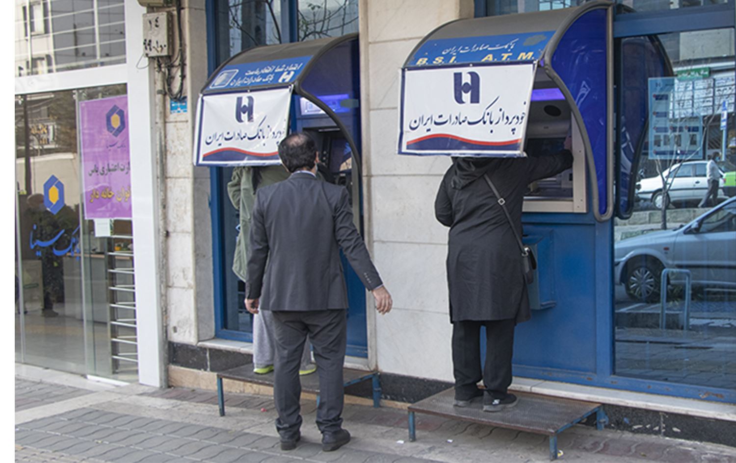 Hikûmeta Îranê gotegota ‘alîkariya darayî ya bo xelkê’ red kir