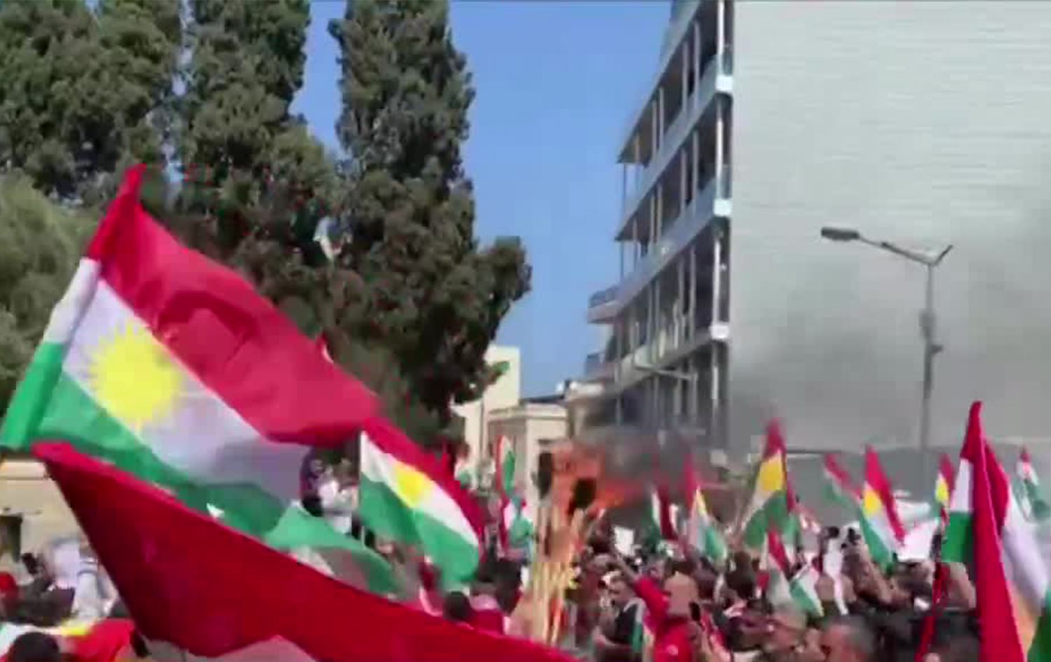 Xwepêşandana PDK-Sê li Beyrûtê; Em li Efrînê Pêşmergeyên Rojava dixwazin